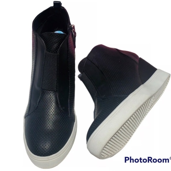 Sneakers for 2024 and beyond! Size 7 women's! - Picture 4 of 10